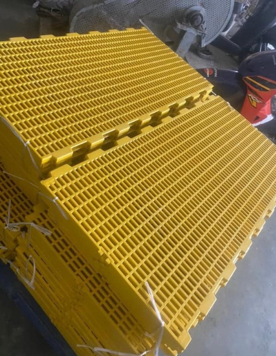 Tấm lót sàn chuồng heo bằng nhựa